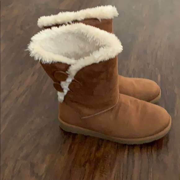 sold 🎁🎉🎊 Suede boots with two big buttons - Picture 3 of 5